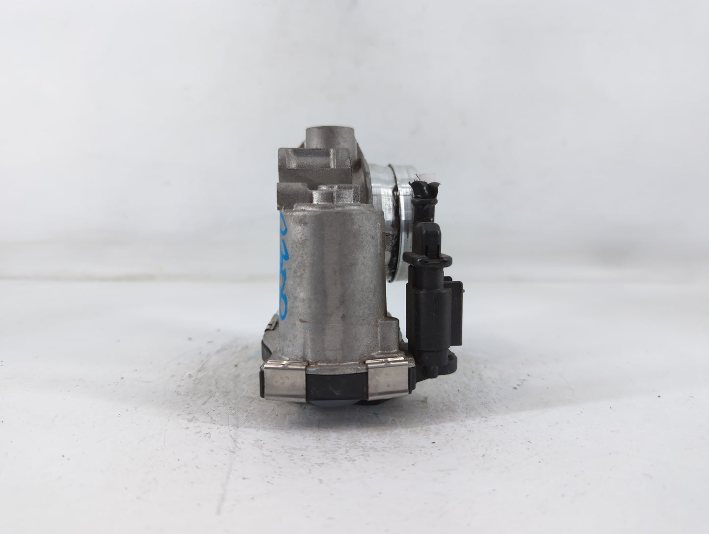 2016-2021 Chevrolet Malibu Throttle Body P/N:12671379AA Fits Fits 2016 2017 2018 2019 2020 2021 2022 OEM Used Auto Parts - O