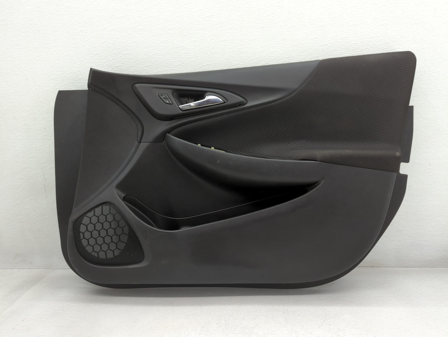 2018 Chevrolet Malibu Front Left Driver Interior Door Panel Trim - Oemusedautoparts1.com