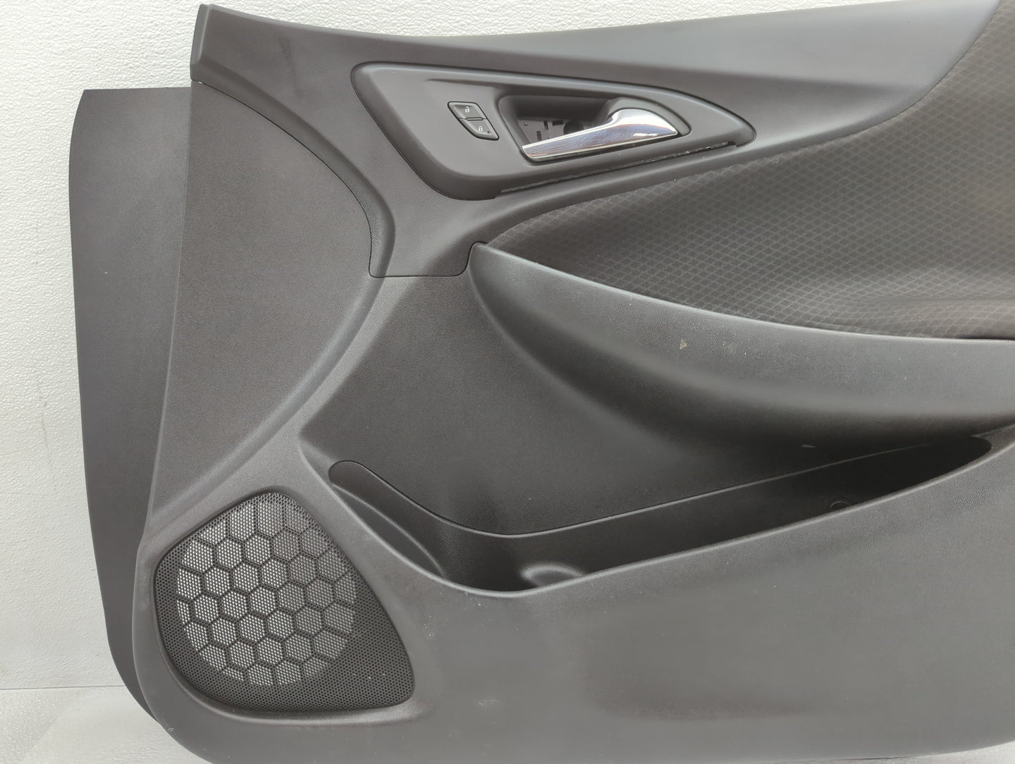 2018 Chevrolet Malibu Front Left Driver Interior Door Panel Trim - Oemusedautoparts1.com