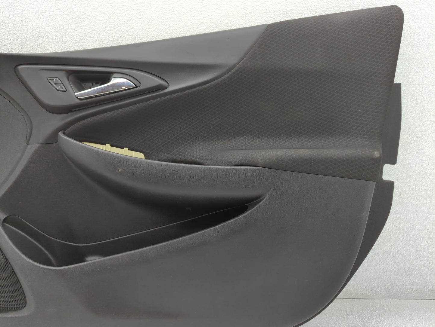 2018 Chevrolet Malibu Front Left Driver Interior Door Panel Trim - Oemusedautoparts1.com