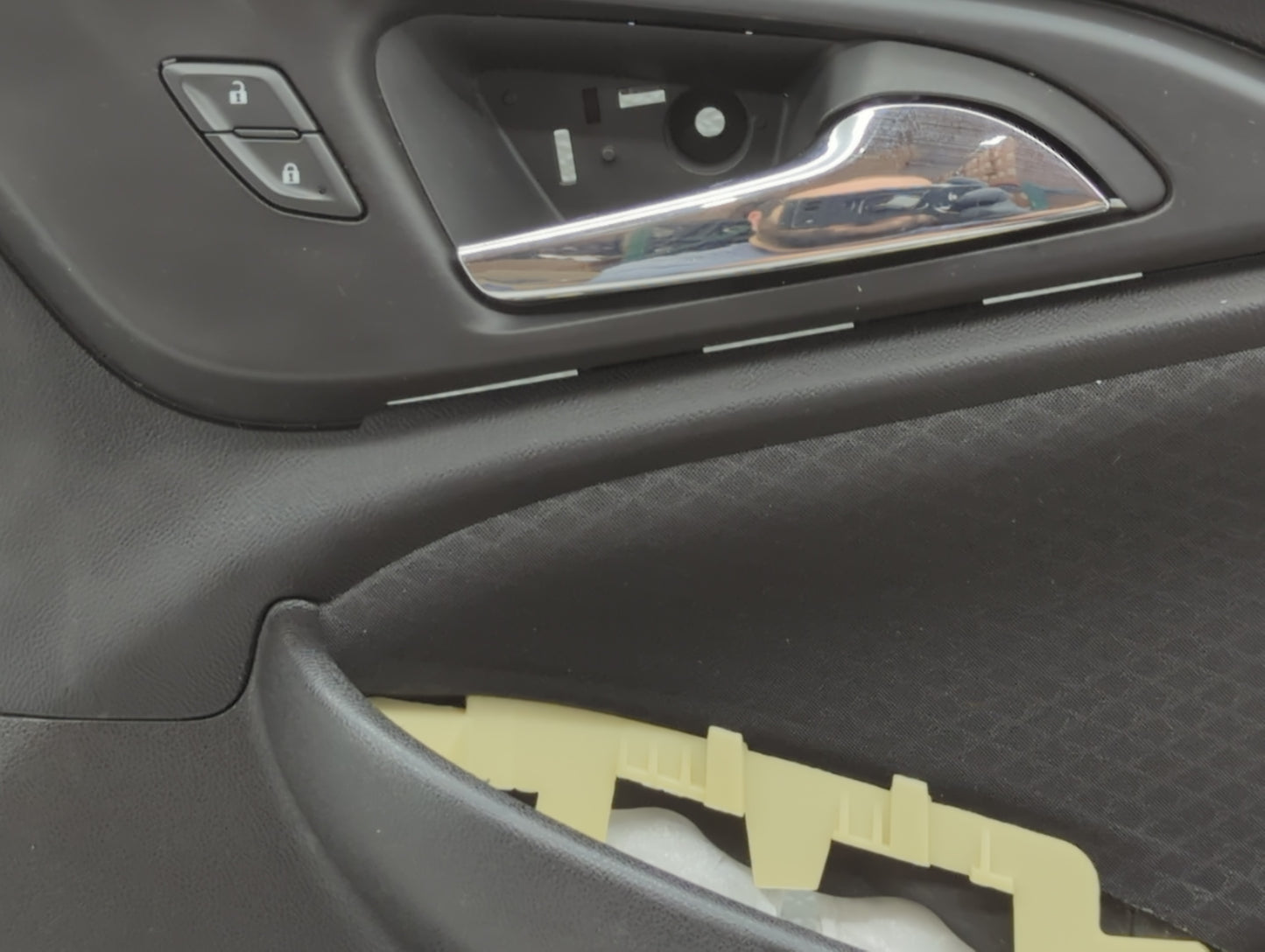 2018 Chevrolet Malibu Front Left Driver Interior Door Panel Trim - Oemusedautoparts1.com