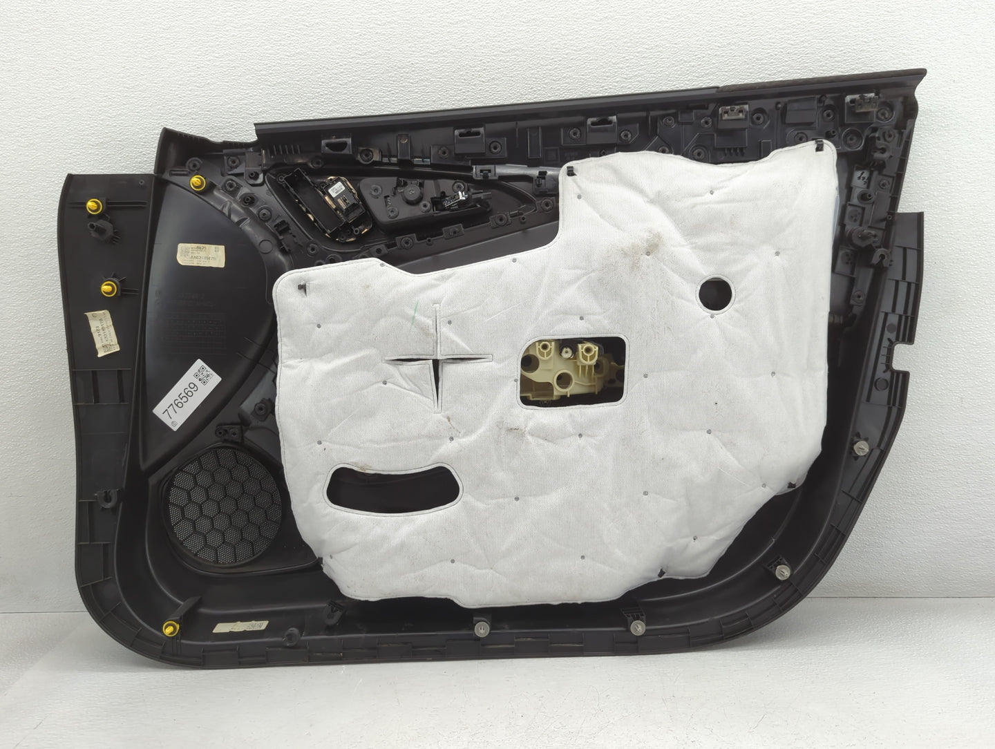 2018 Chevrolet Malibu Front Right Passenger Interior Door Panel Trim - Oemusedautoparts1.com