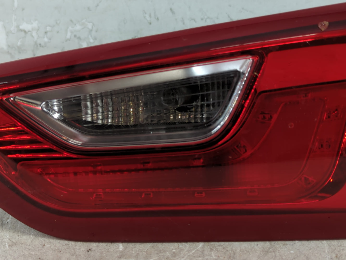 2016-2021 Chevrolet Malibu Rear Center Lid Brake Light Tail Light P/N:84130997 Fits Fits 2016 2017 2018 2019 2020 2021 OEM U