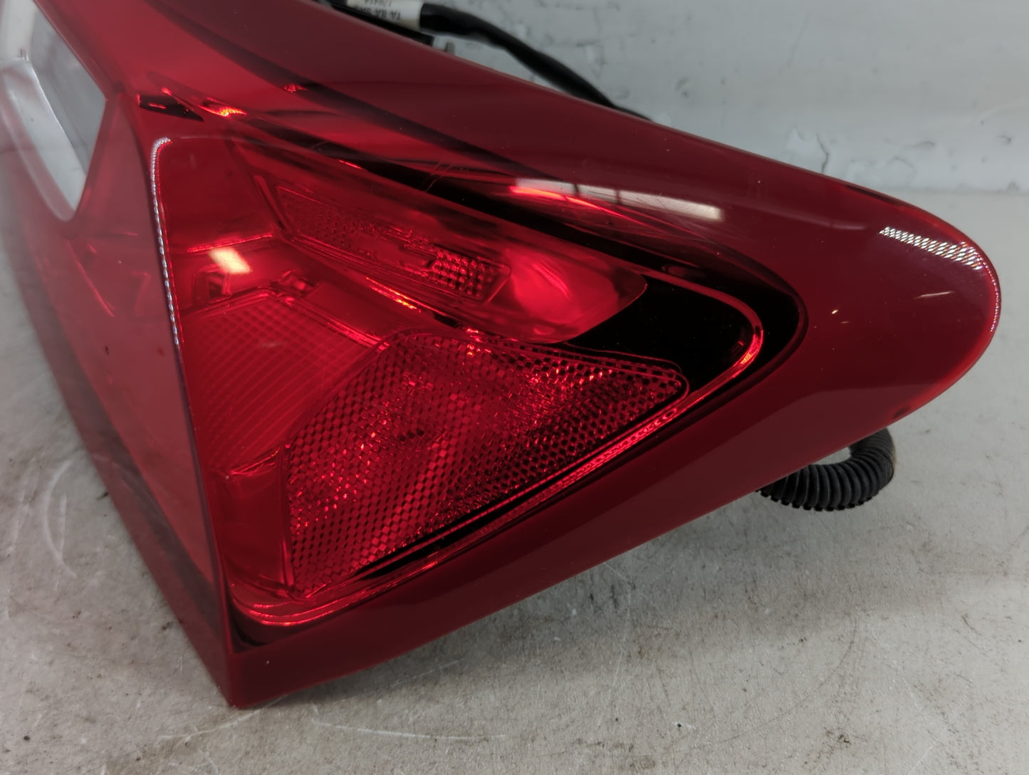2016-2021 Chevrolet Malibu Rear Center Lid Brake Light Tail Light P/N:84132377 Fits Fits 2016 2017 2018 2019 2020 2021 OEM U