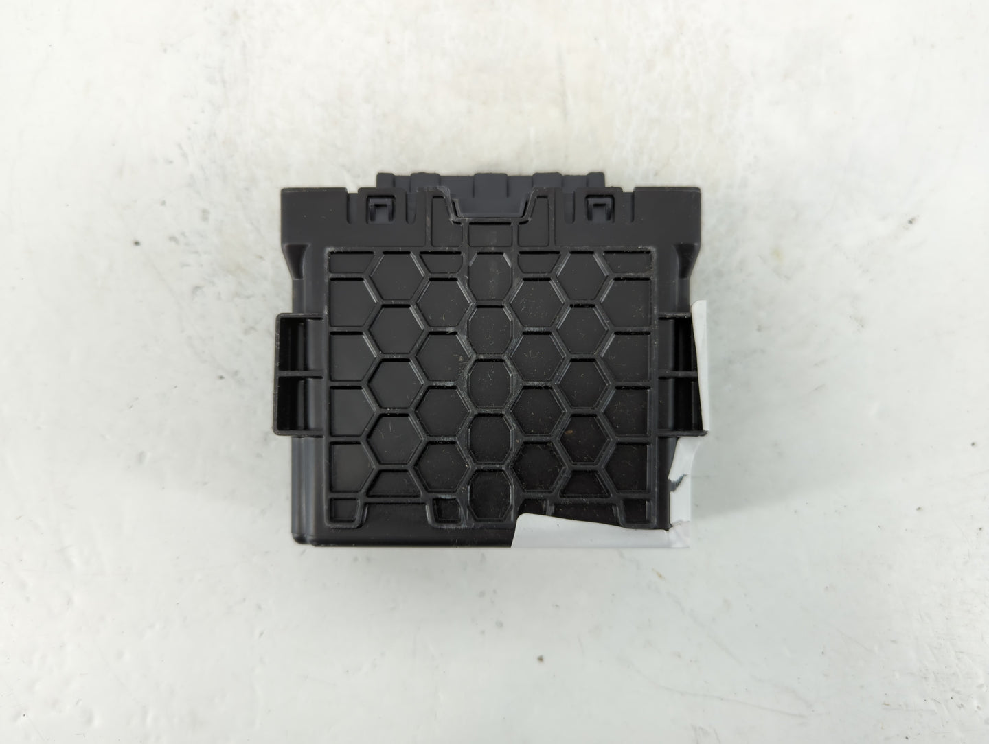 2018 Chevrolet Malibu Chassis Control Module Ccm Bcm Body Control - Oemusedautoparts1.com