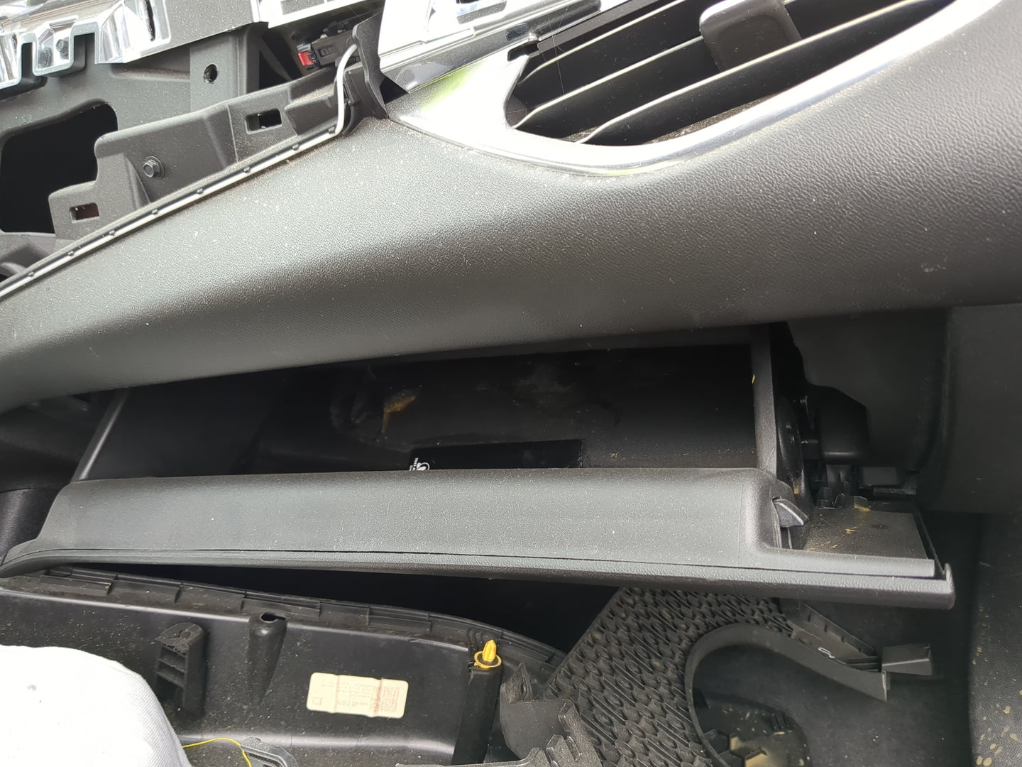 2018 Chevrolet Malibu Passenger Glove Box Door Storage Compartment - Oemusedautoparts1.com