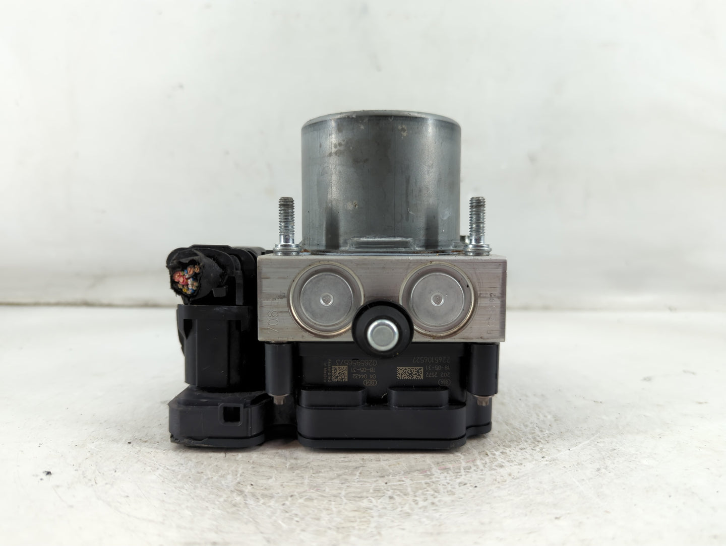 2018 Chevrolet Malibu ABS Pump Control Module Replacement P/N:8432 5538 065055766 Fits OEM Used Auto Parts - Oemusedautopart