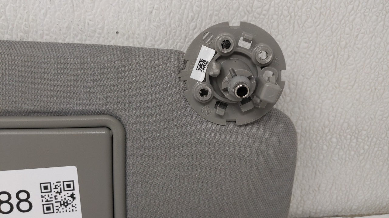 2018 Chevrolet Malibu Sun Visor Shade Replacement Passenger Right Mirror Fits Fits 2016 2017 2019 OEM Used Auto Parts - Oemu