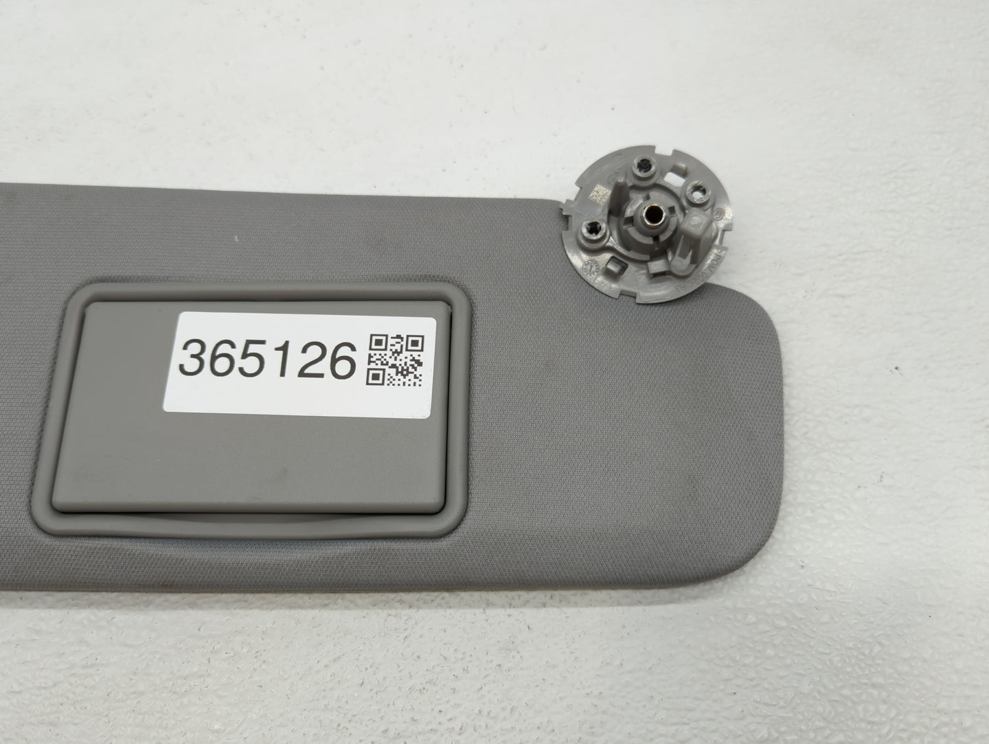 2018 Chevrolet Malibu Sun Visor Shade Replacement Passenger Right Mirror Fits Fits 2016 2017 2019 OEM Used Auto Parts - Oemu