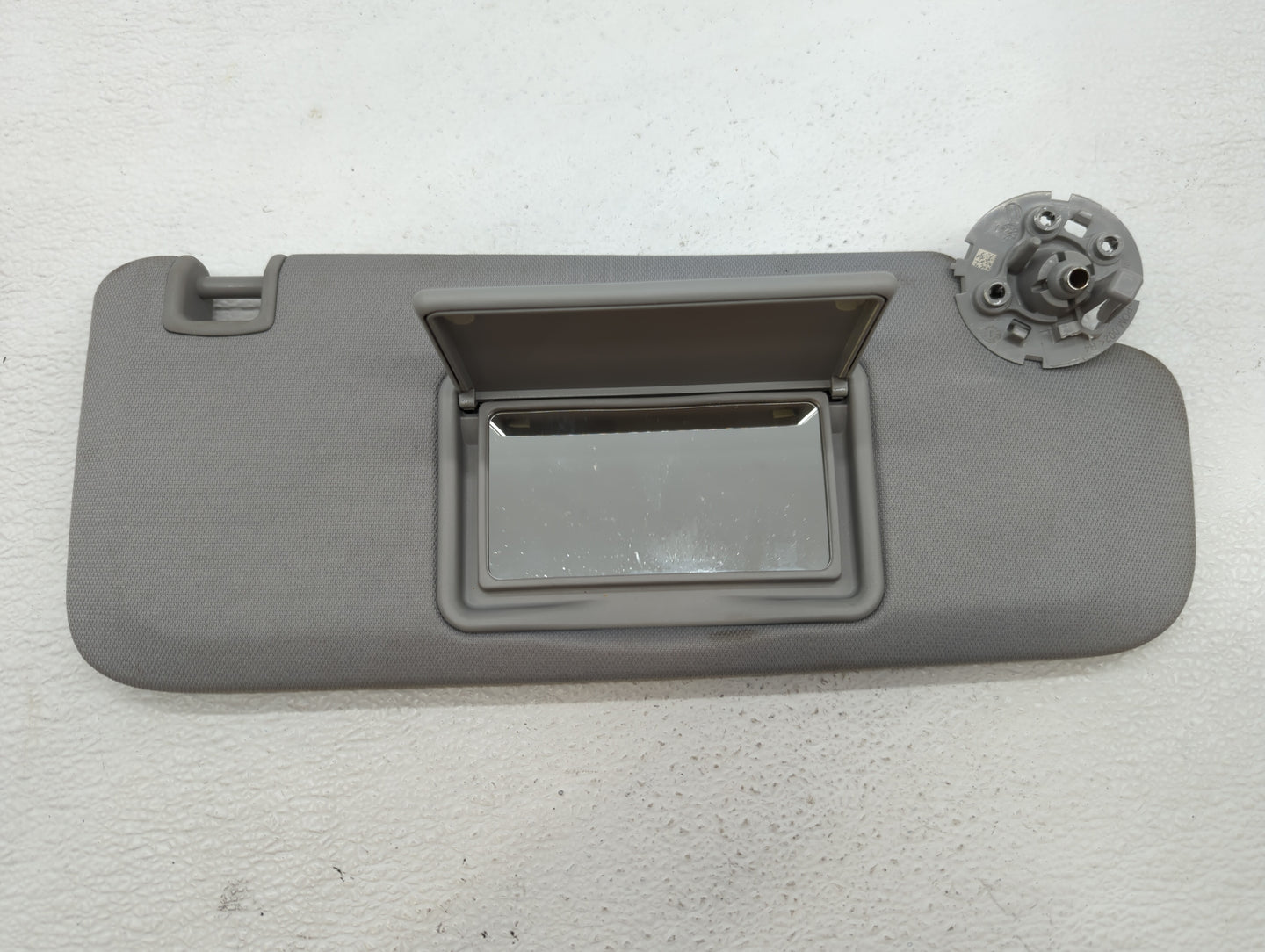 2018 Chevrolet Malibu Sun Visor Shade Replacement Passenger Right Mirror Fits Fits 2016 2017 2019 OEM Used Auto Parts - Oemu