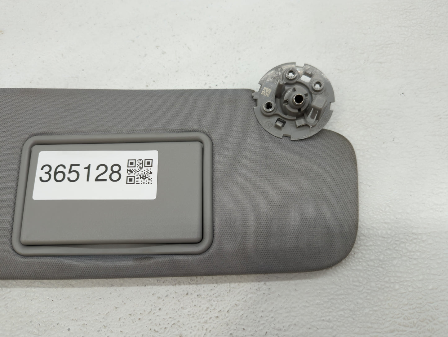 2018 Chevrolet Malibu Sun Visor Shade Replacement Passenger Right Mirror Fits Fits 2016 2017 2019 OEM Used Auto Parts - Oemu