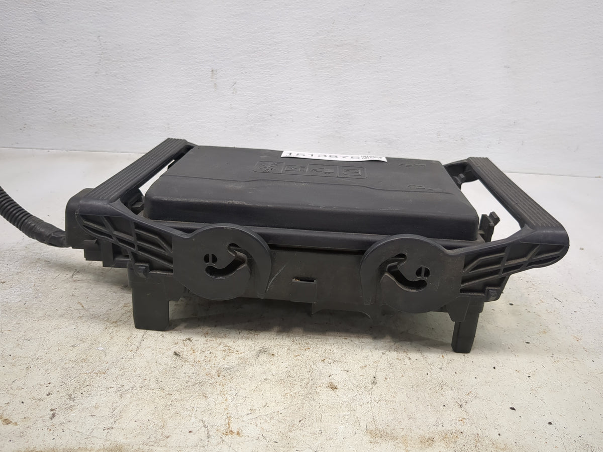2016-2018 Chevrolet Silverado Fusebox Fuse Box Panel Relay Module P/N:84075777_02 Fits Fits 2016 2017 2018 OEM Used Auto Par
