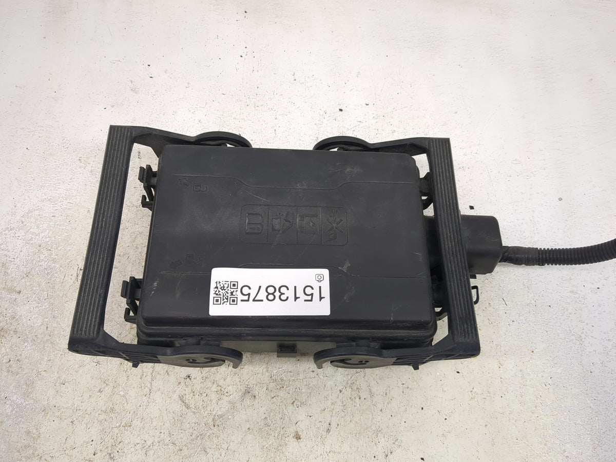 2016-2018 Chevrolet Silverado Fusebox Fuse Box Panel Relay Module P/N:84075777_02 Fits Fits 2016 2017 2018 OEM Used Auto Par