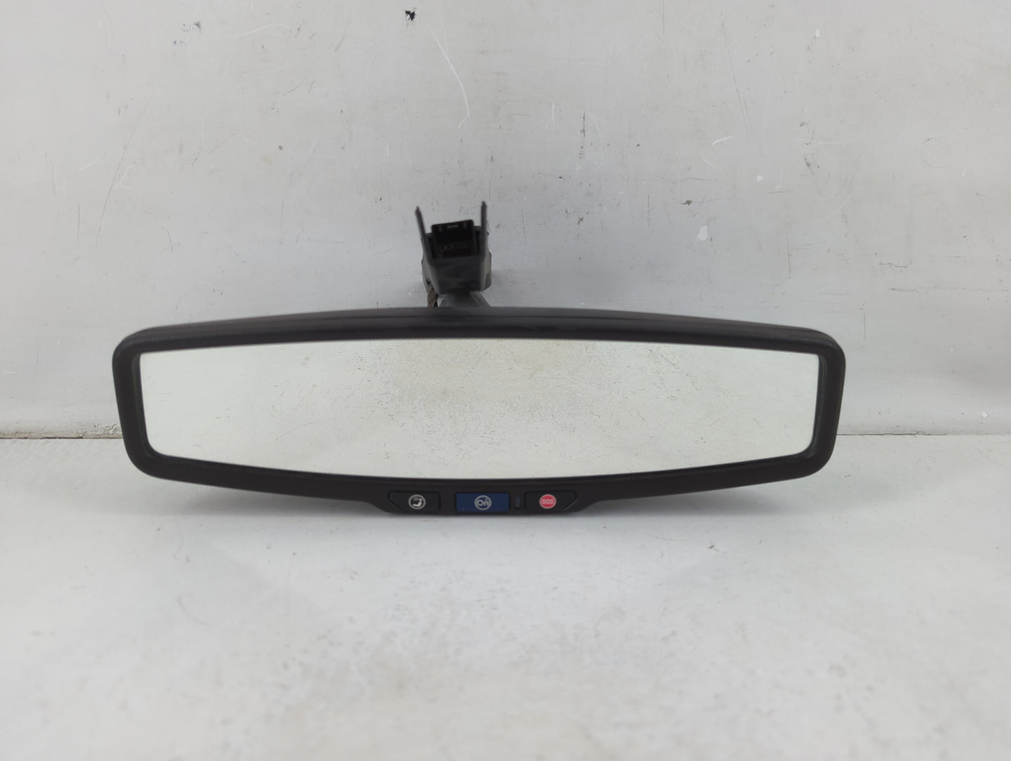 2014-2019 Chevrolet Silverado 1500 Interior Rear View Mirror Replacement OEM P/N:E11046392 E11026392 Fits OEM Used Auto Part