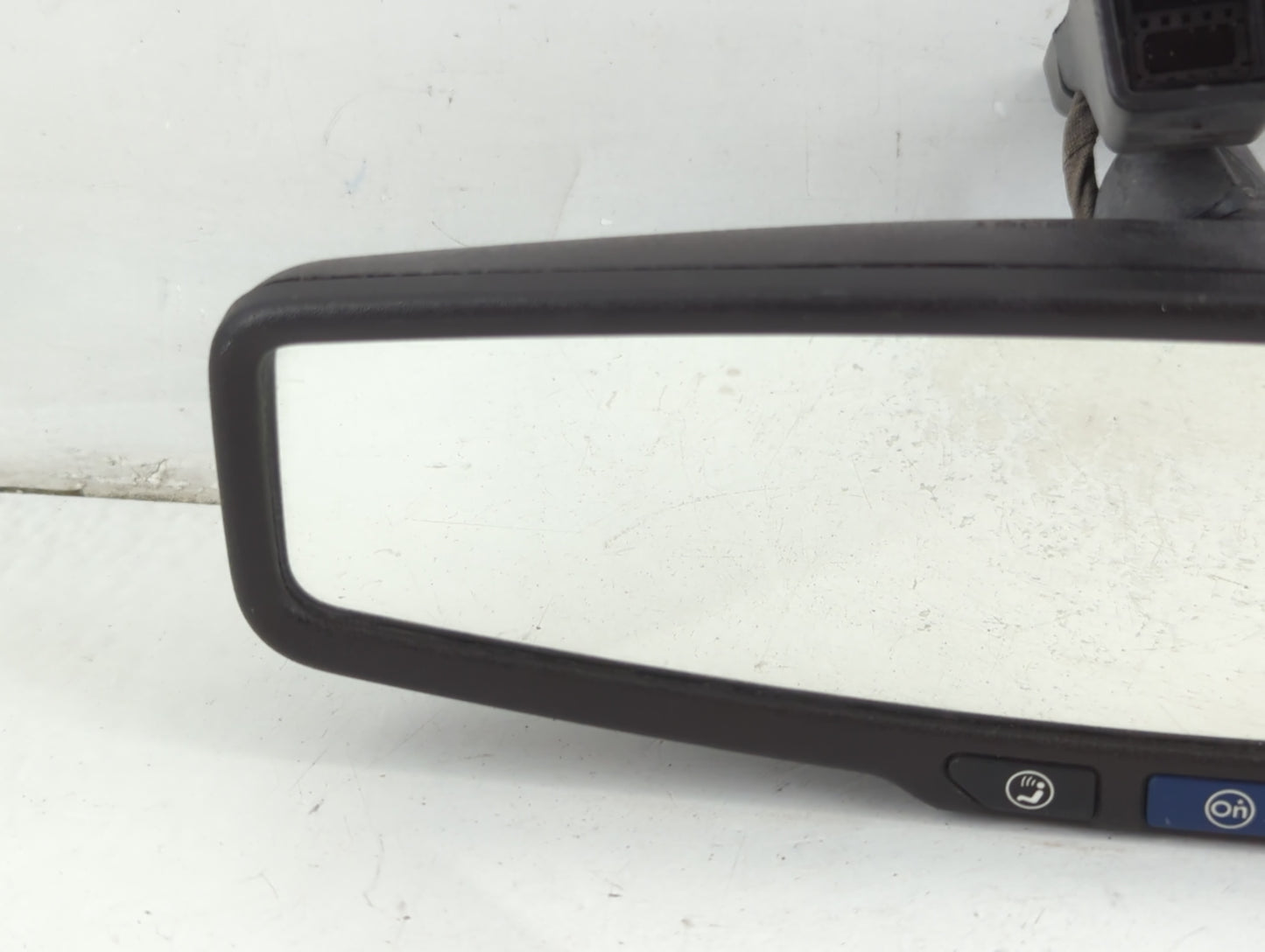 2014-2019 Chevrolet Silverado 1500 Interior Rear View Mirror Replacement OEM P/N:E11046392 E11026392 Fits OEM Used Auto Part