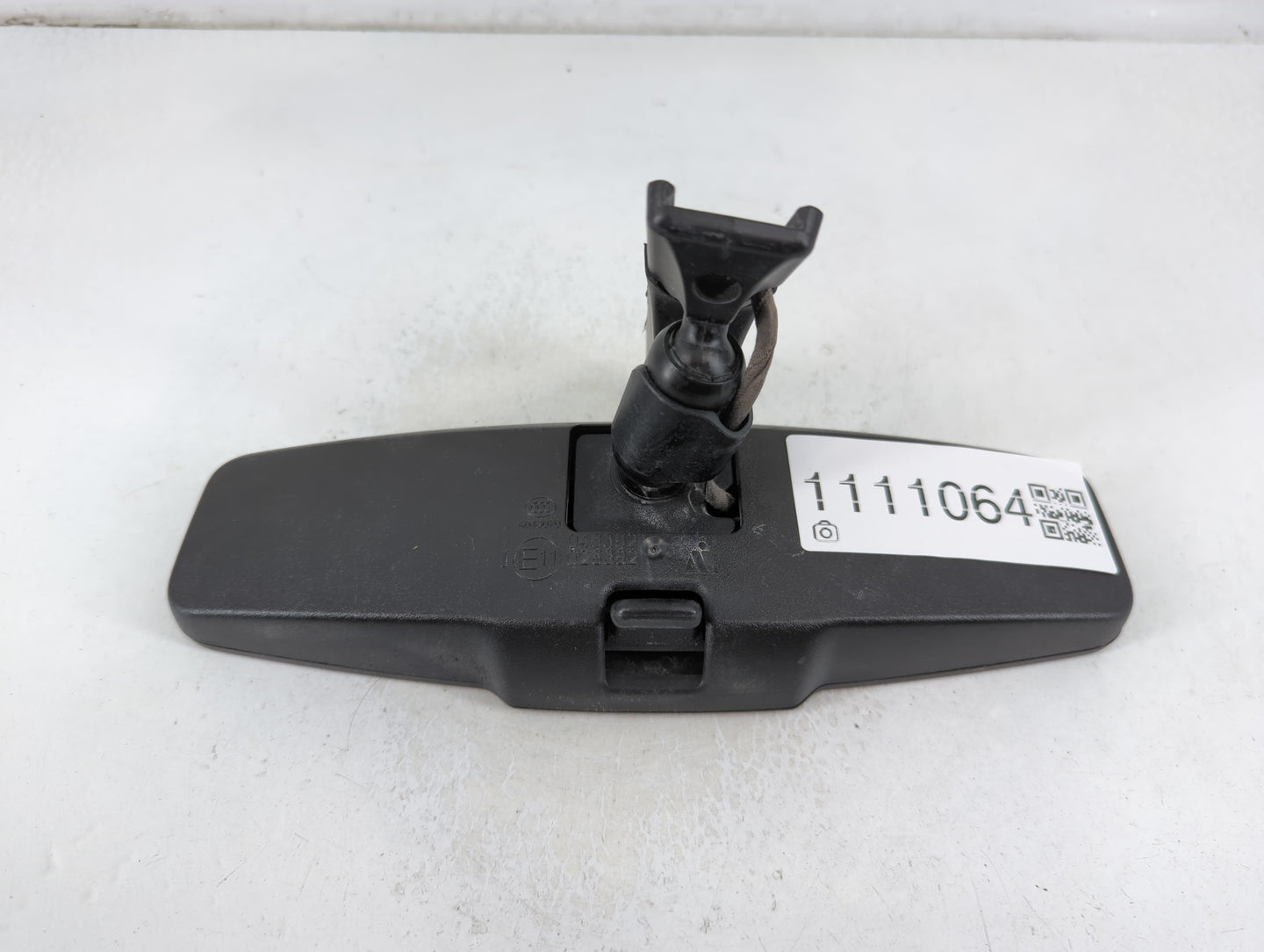 2014-2019 Chevrolet Silverado 1500 Interior Rear View Mirror Replacement OEM P/N:E11046392 E11026392 Fits OEM Used Auto Part