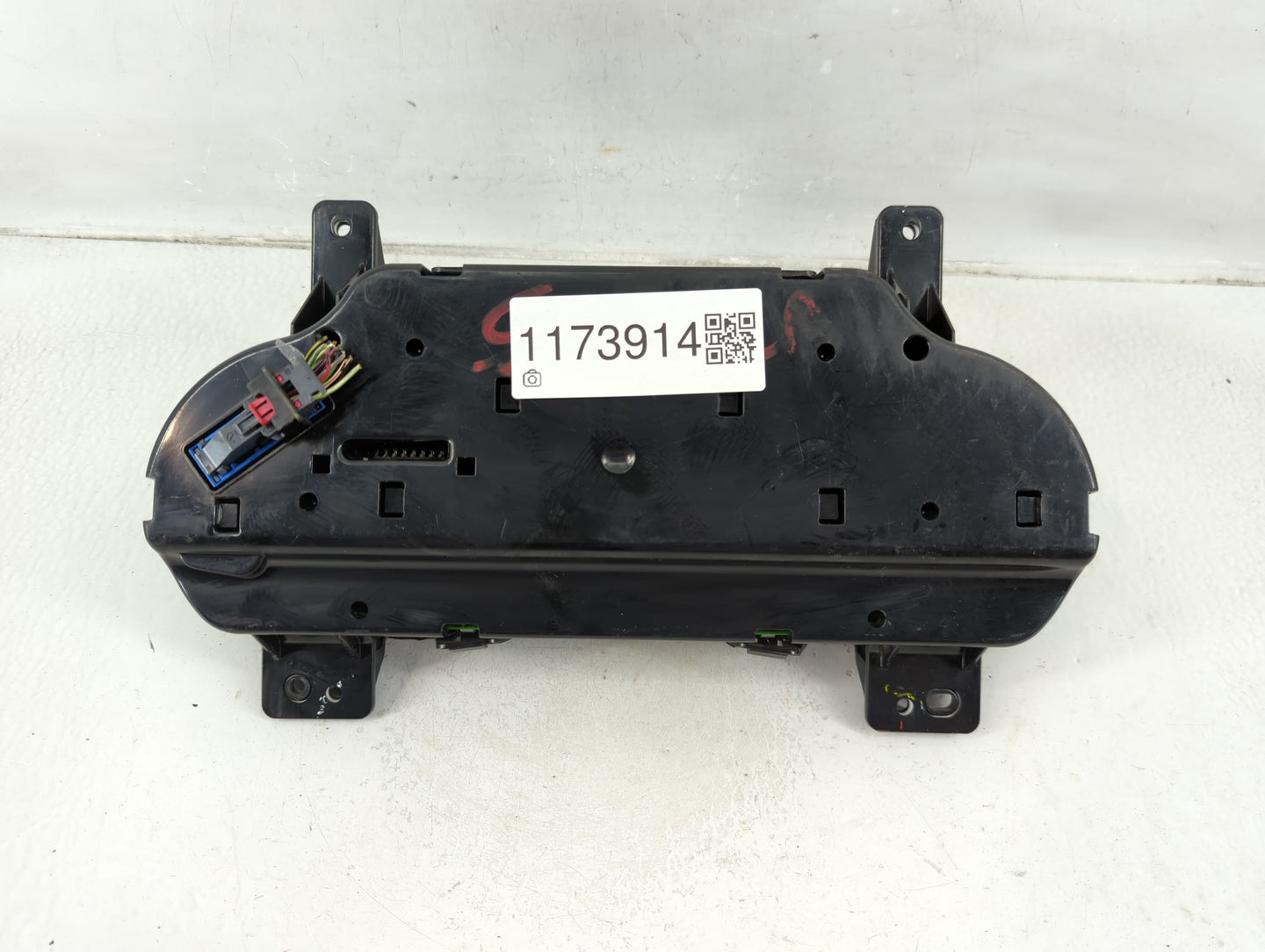 2018-2019 Chevrolet Silverado 1500 Instrument Cluster Speedometer Gauges P/N:84390802 Fits Fits 2018 2019 2020 OEM Used Auto