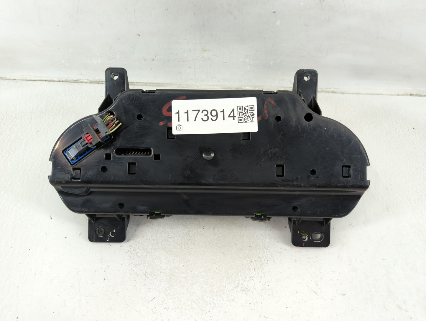 2018-2019 Chevrolet Silverado 1500 Instrument Cluster Speedometer Gauges P/N:84390802 Fits Fits 2018 2019 2020 OEM Used Auto