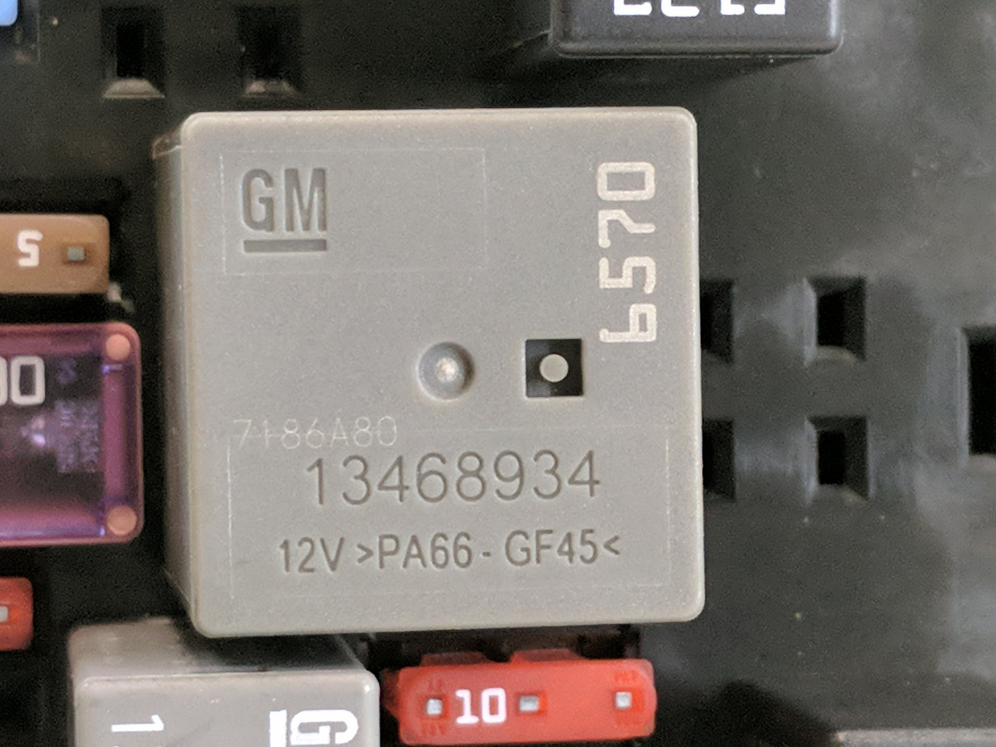 2016-2018 Chevrolet Silverado 1500 Fusebox Fuse Box Panel Relay Module P/N:84303177 Fits Fits 2016 2017 2018 OEM Used Auto P