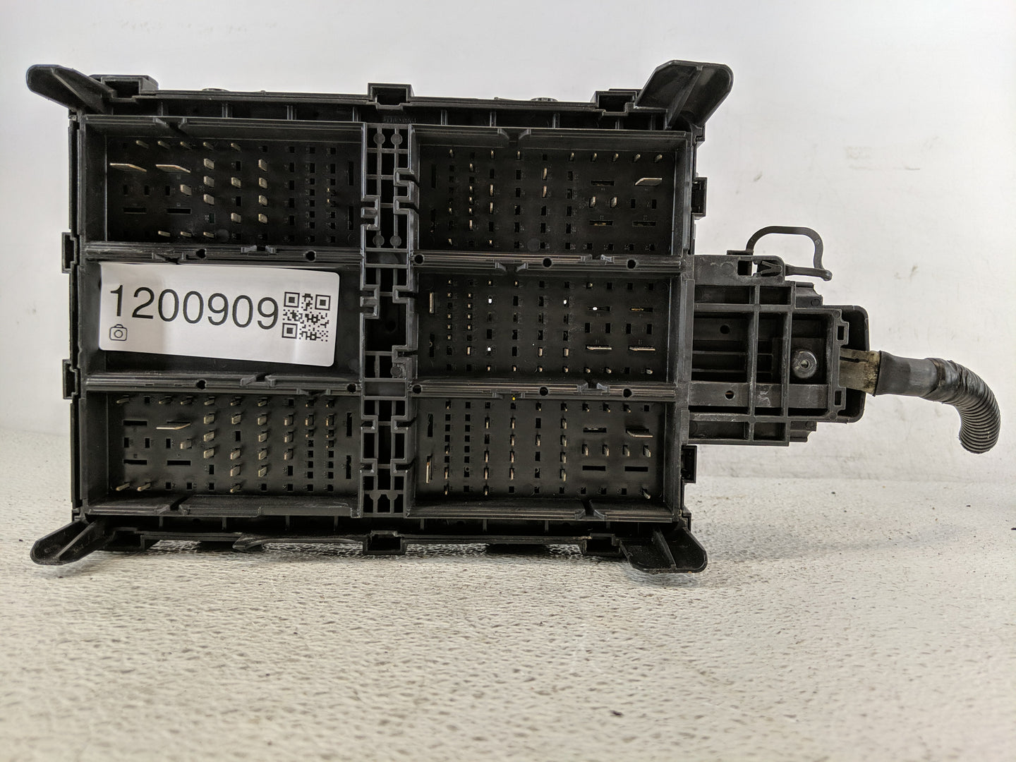 2016-2018 Chevrolet Silverado 1500 Fusebox Fuse Box Panel Relay Module P/N:84303177 Fits Fits 2016 2017 2018 OEM Used Auto P