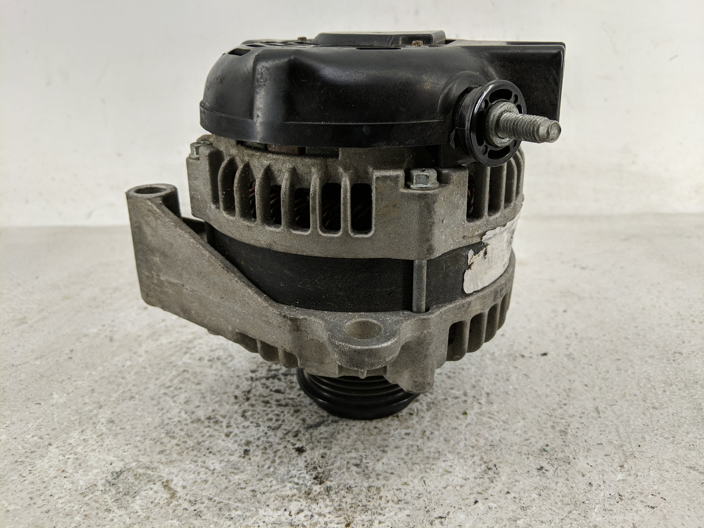 2014-2019 Chevrolet Silverado 1500 Alternator Replacement Generator Charging Assembly Engine OEM P/N:84143543 Fits OEM Used 