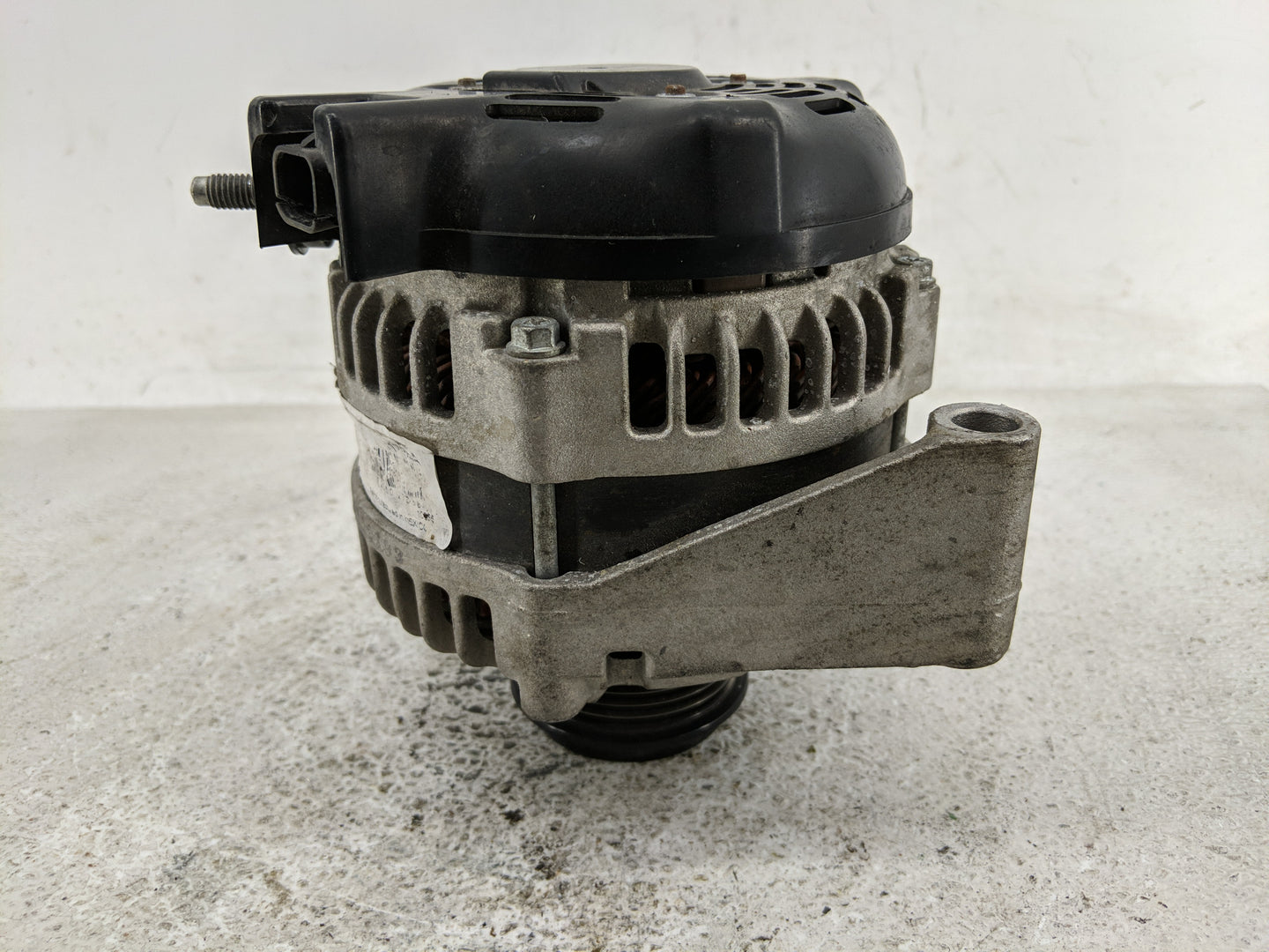2014-2019 Chevrolet Silverado 1500 Alternator Replacement Generator Charging Assembly Engine OEM P/N:84143543 Fits OEM Used 