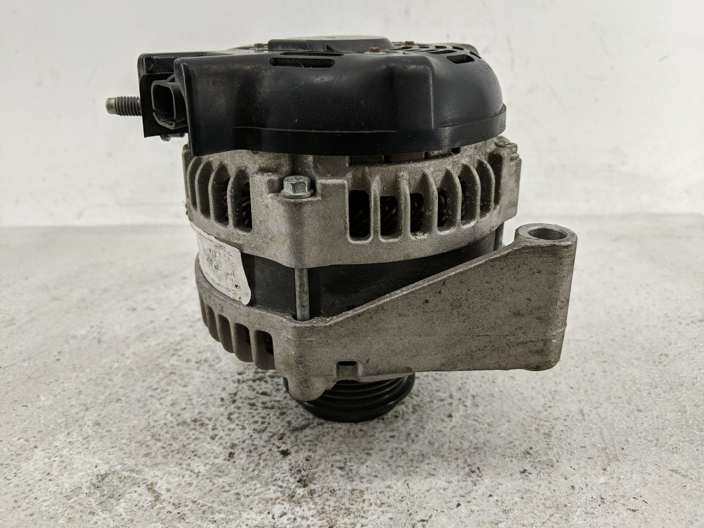 2014-2019 Chevrolet Silverado 1500 Alternator Replacement Generator Charging Assembly Engine OEM P/N:84143543 Fits OEM Used 