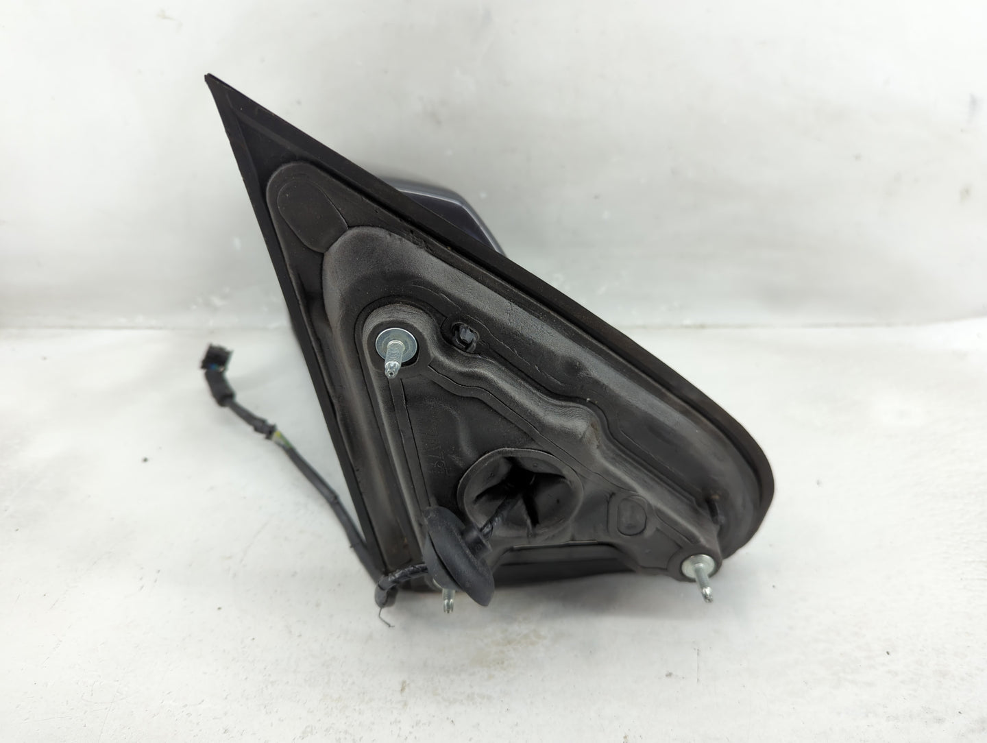 2014-2019 Chevrolet Silverado 1500 Driver Side View Mirror - Left Door Mirror OEM Used - Oemusedautoparts1.com