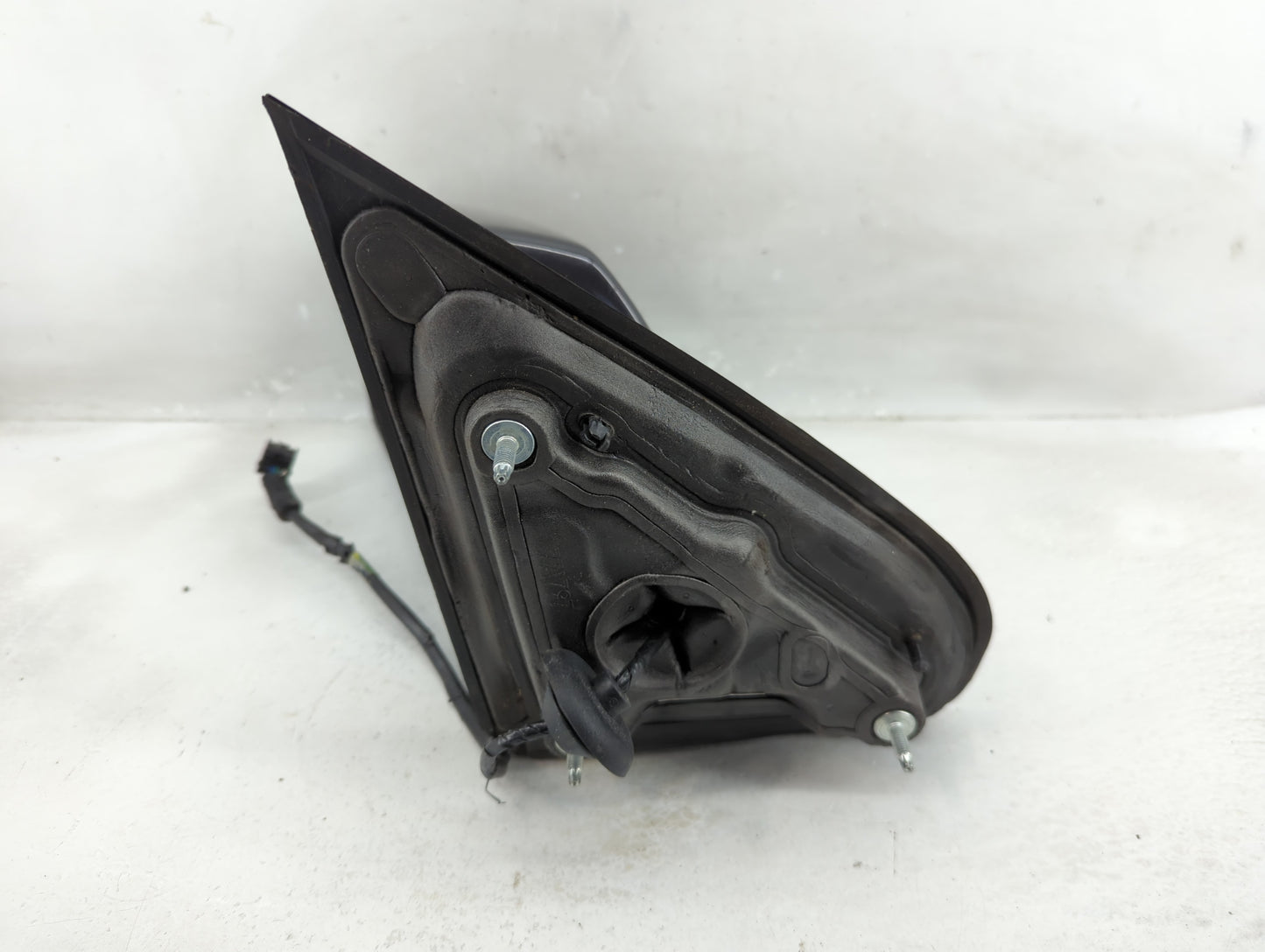 2014-2019 Chevrolet Silverado 1500 Driver Side View Mirror - Left Door Mirror OEM Used - Oemusedautoparts1.com
