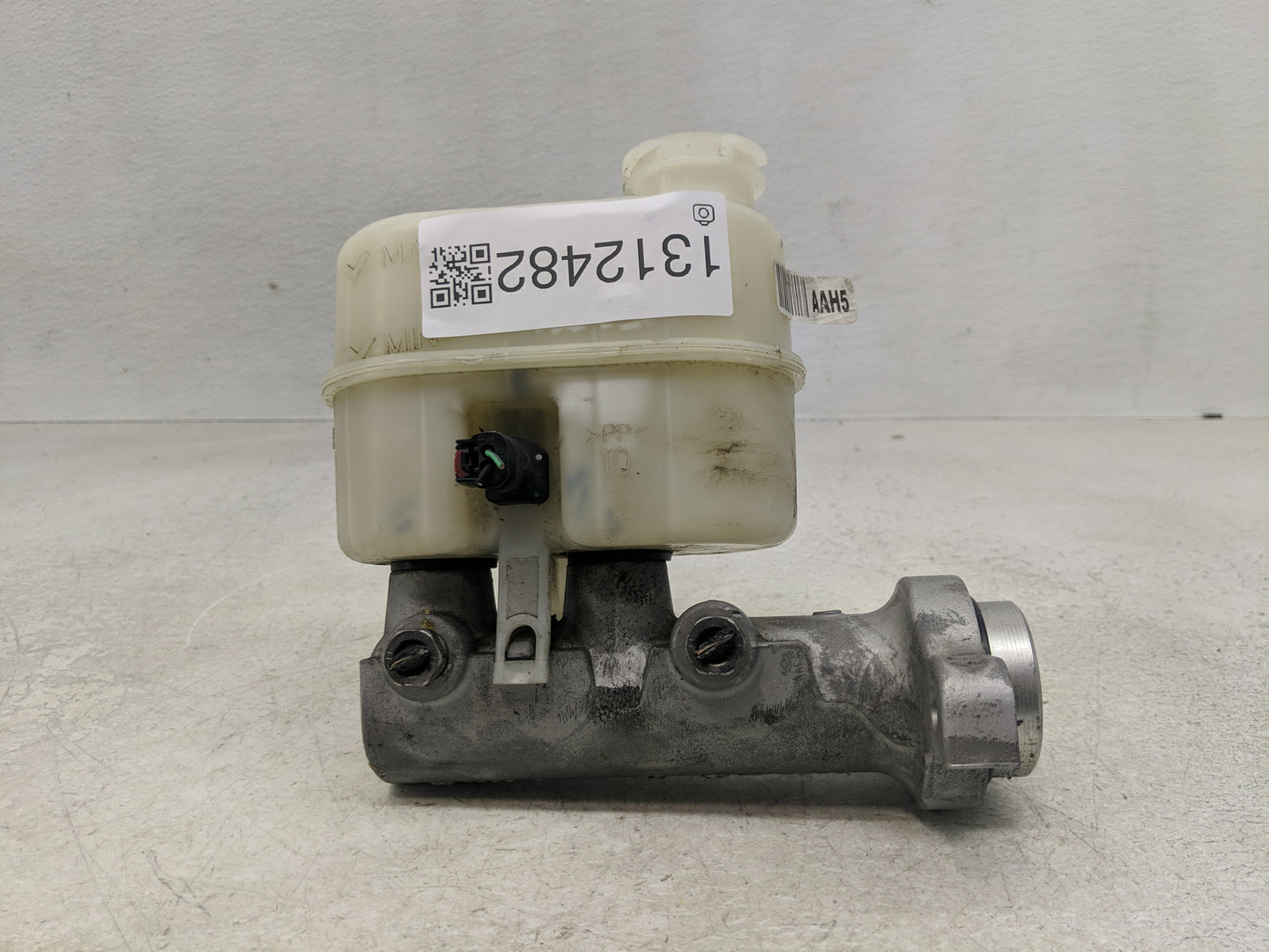 2014-2019 Chevrolet Silverado 1500 Brake Master Cylinder 1312482 - Oemusedautoparts1.com
