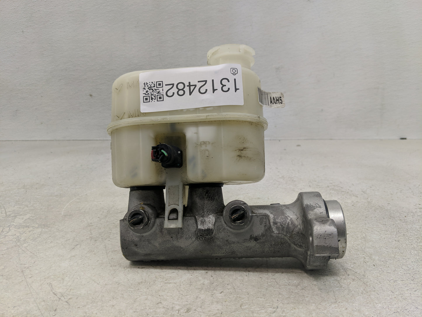 2014-2019 Chevrolet Silverado 1500 Brake Master Cylinder 1312482 - Oemusedautoparts1.com