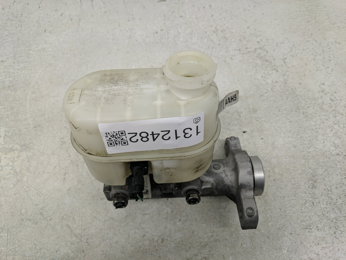 2014-2019 Chevrolet Silverado 1500 Brake Master Cylinder 1312482 - Oemusedautoparts1.com