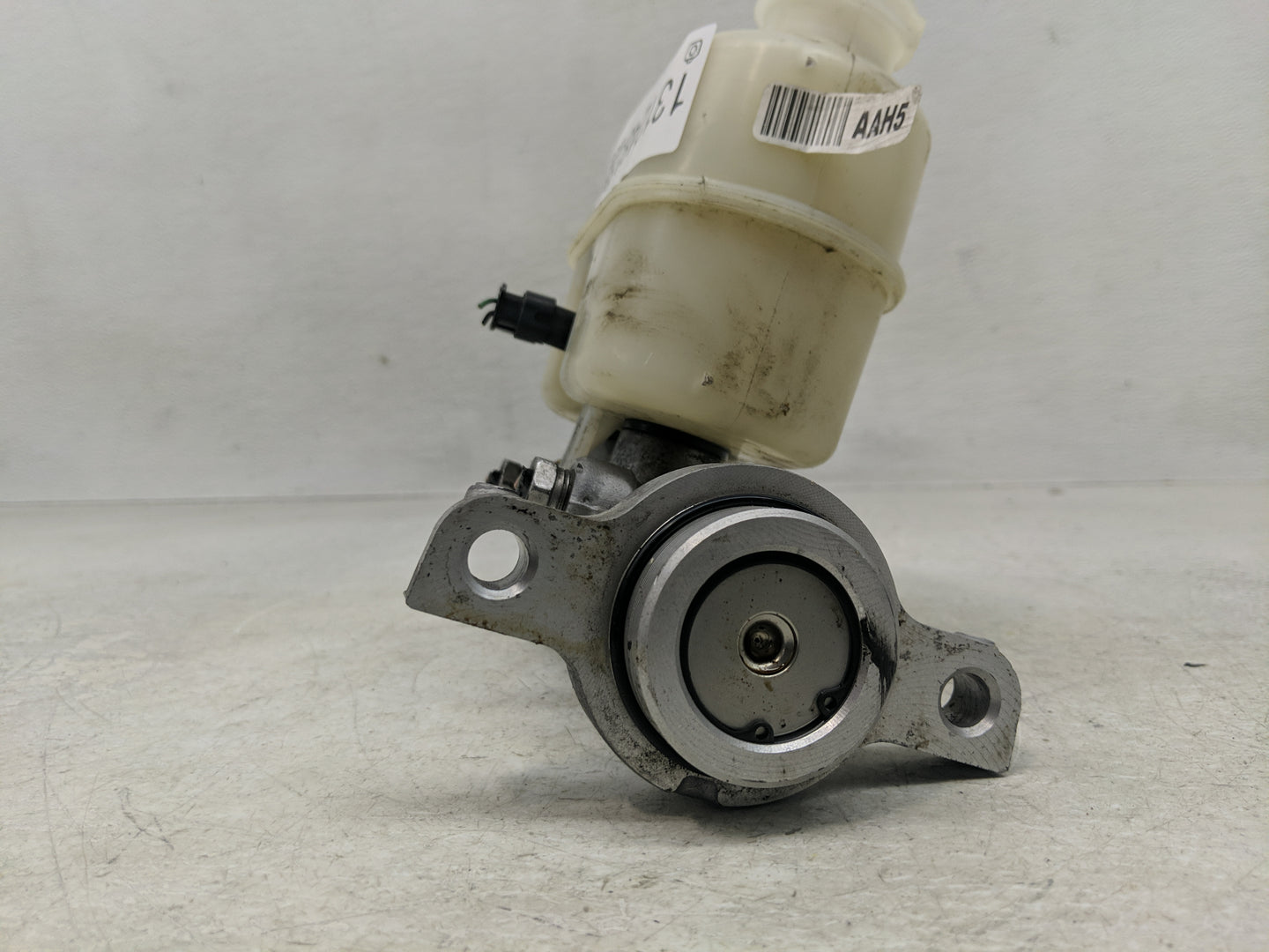 2014-2019 Chevrolet Silverado 1500 Brake Master Cylinder 1312482 - Oemusedautoparts1.com