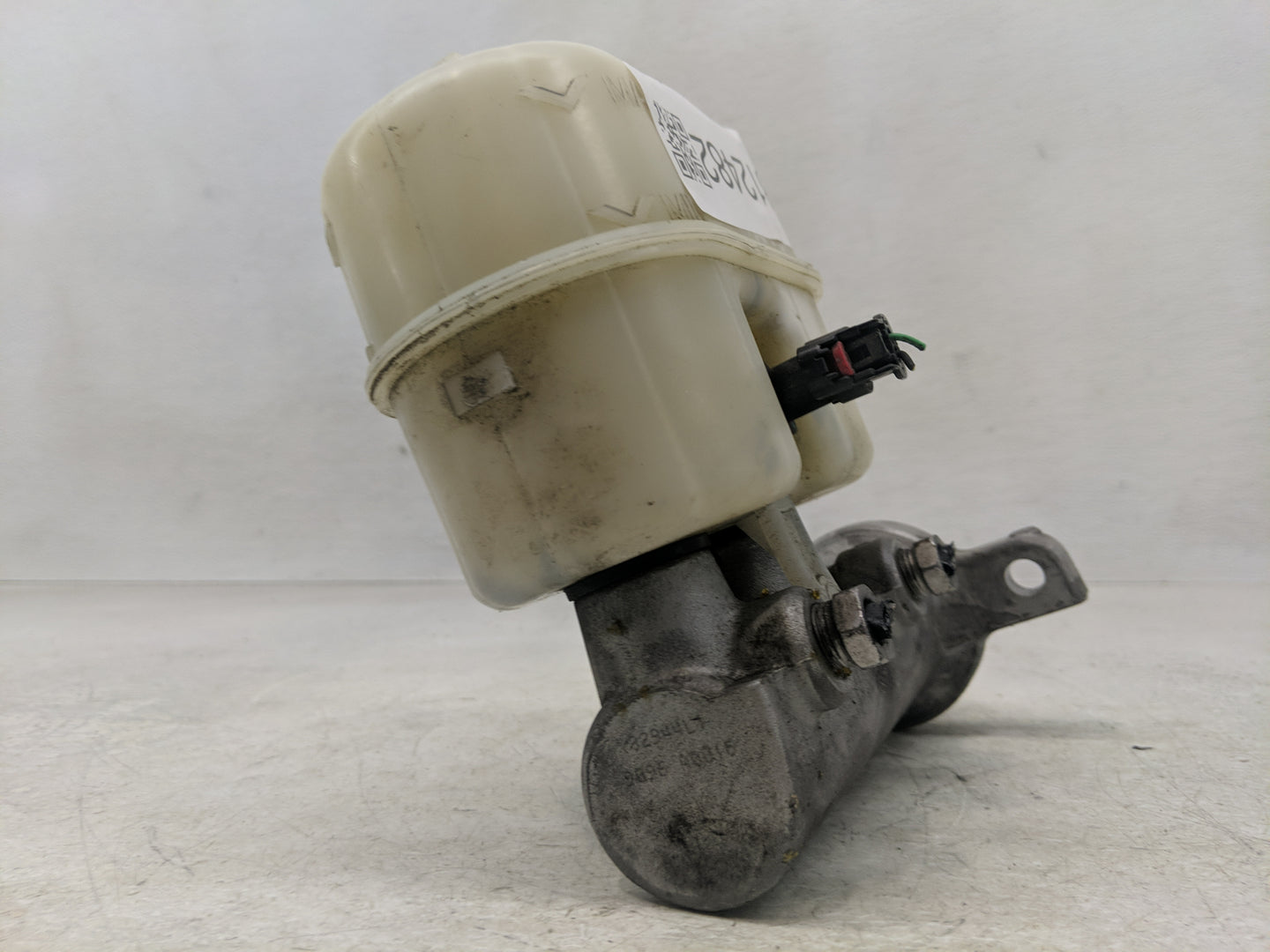 2014-2019 Chevrolet Silverado 1500 Brake Master Cylinder 1312482 - Oemusedautoparts1.com