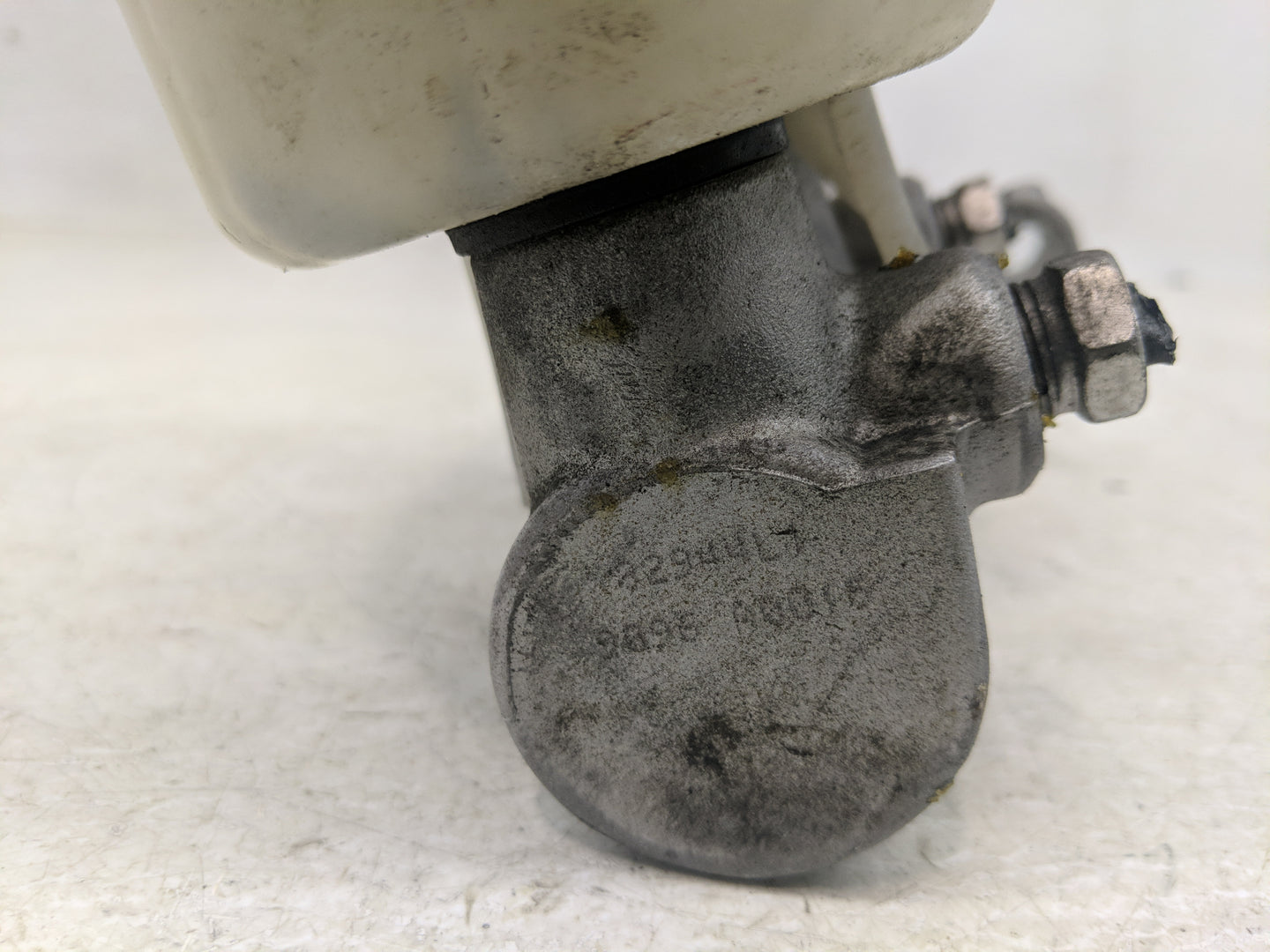 2014-2019 Chevrolet Silverado 1500 Brake Master Cylinder 1312482 - Oemusedautoparts1.com
