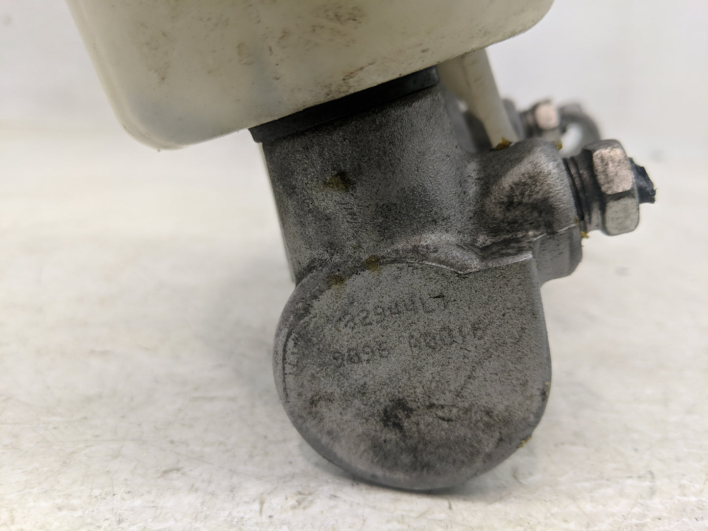 2014-2019 Chevrolet Silverado 1500 Brake Master Cylinder 1312482 - Oemusedautoparts1.com