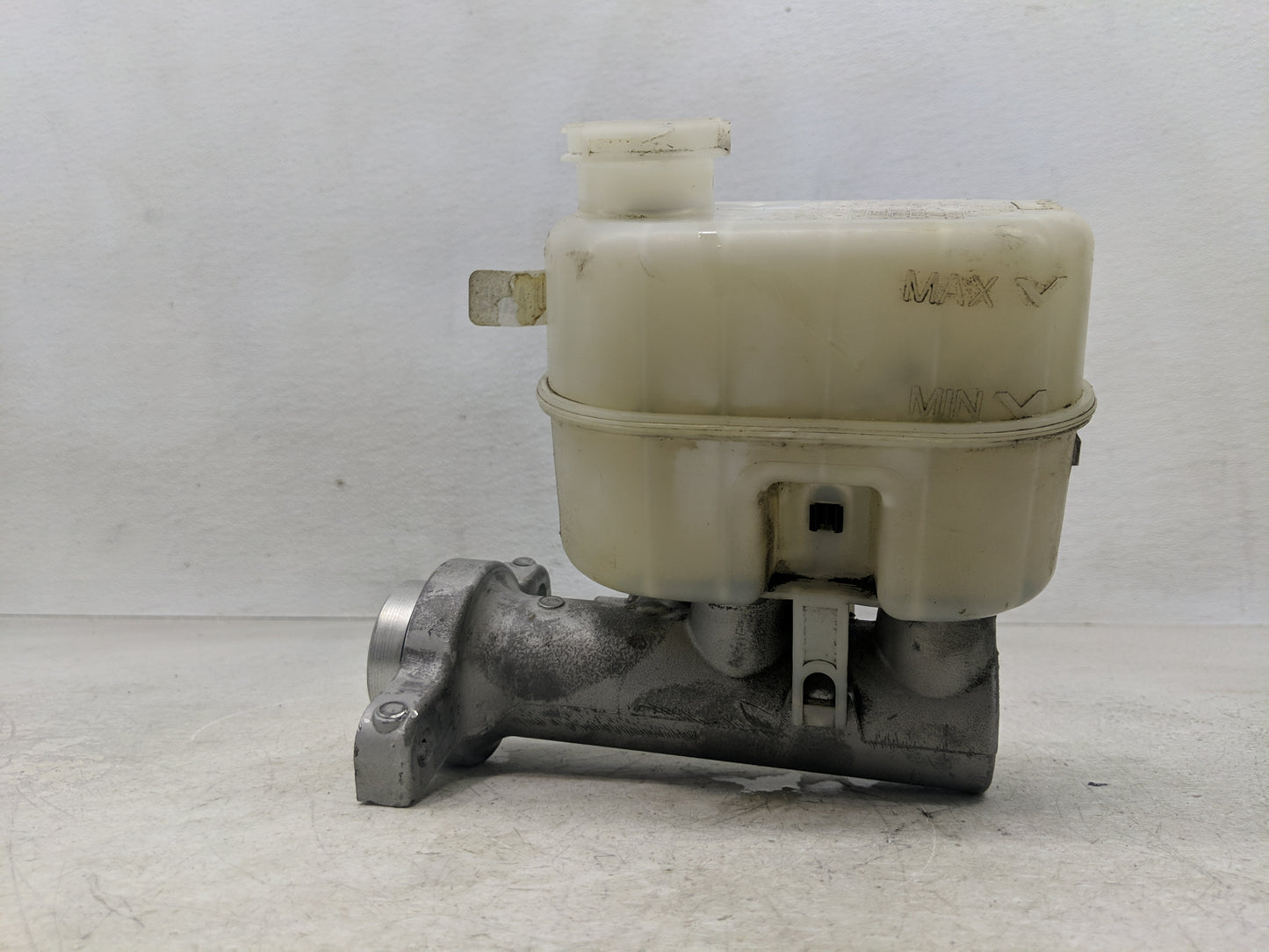 2014-2019 Chevrolet Silverado 1500 Brake Master Cylinder 1312482 - Oemusedautoparts1.com