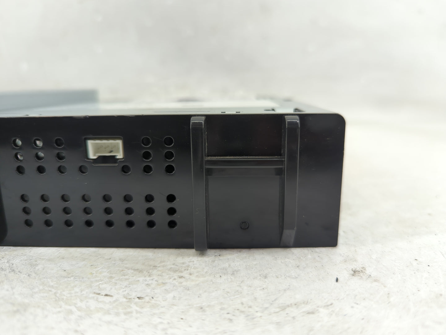 2018 Chevrolet Silverado 1500 Radio AM FM Cd Player Receiver Replacement P/N:555343750 42554558 Fits Fits 2019 OEM Used Auto
