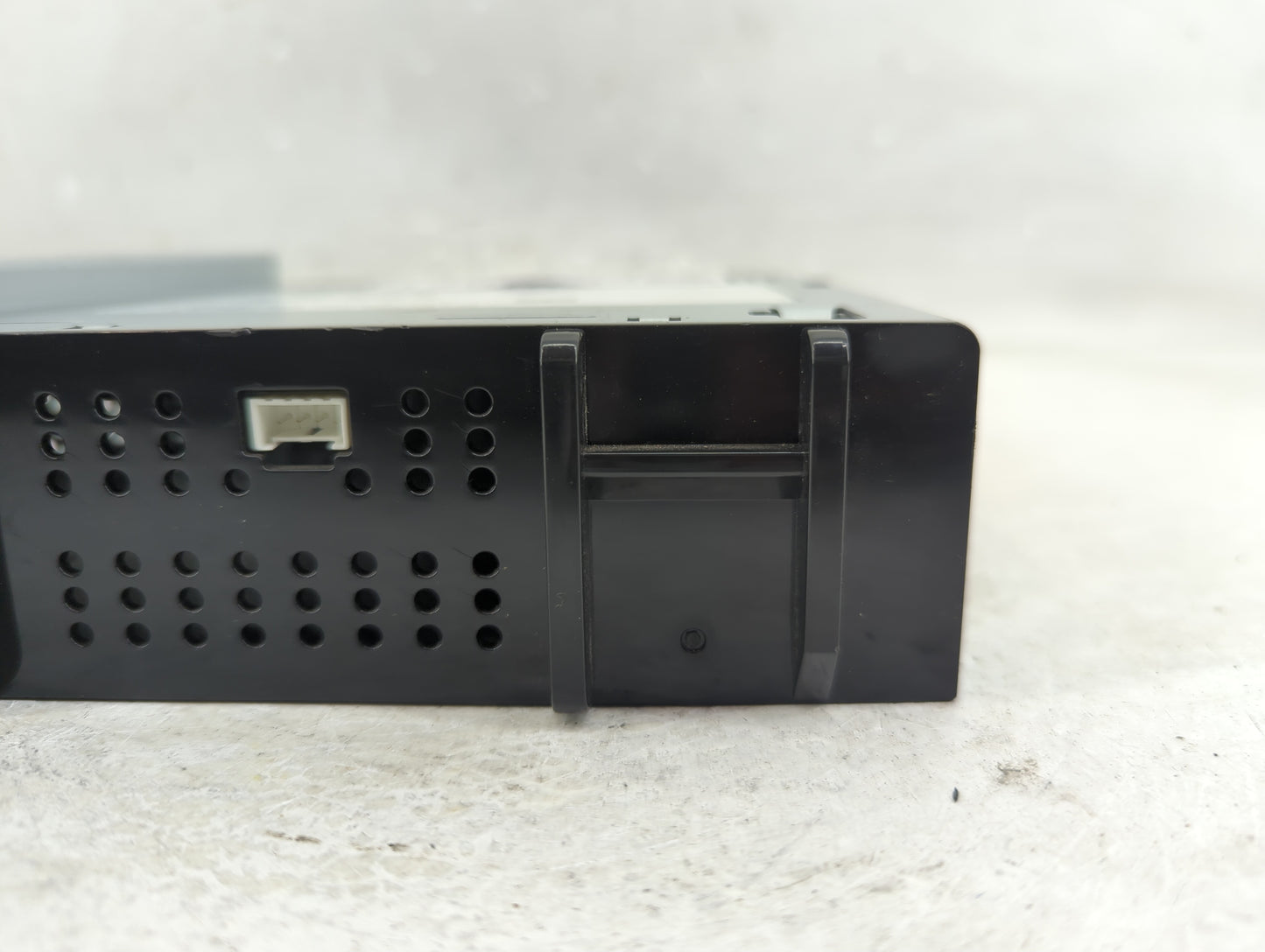2018 Chevrolet Silverado 1500 Radio AM FM Cd Player Receiver Replacement P/N:555343750 42554558 Fits Fits 2019 OEM Used Auto