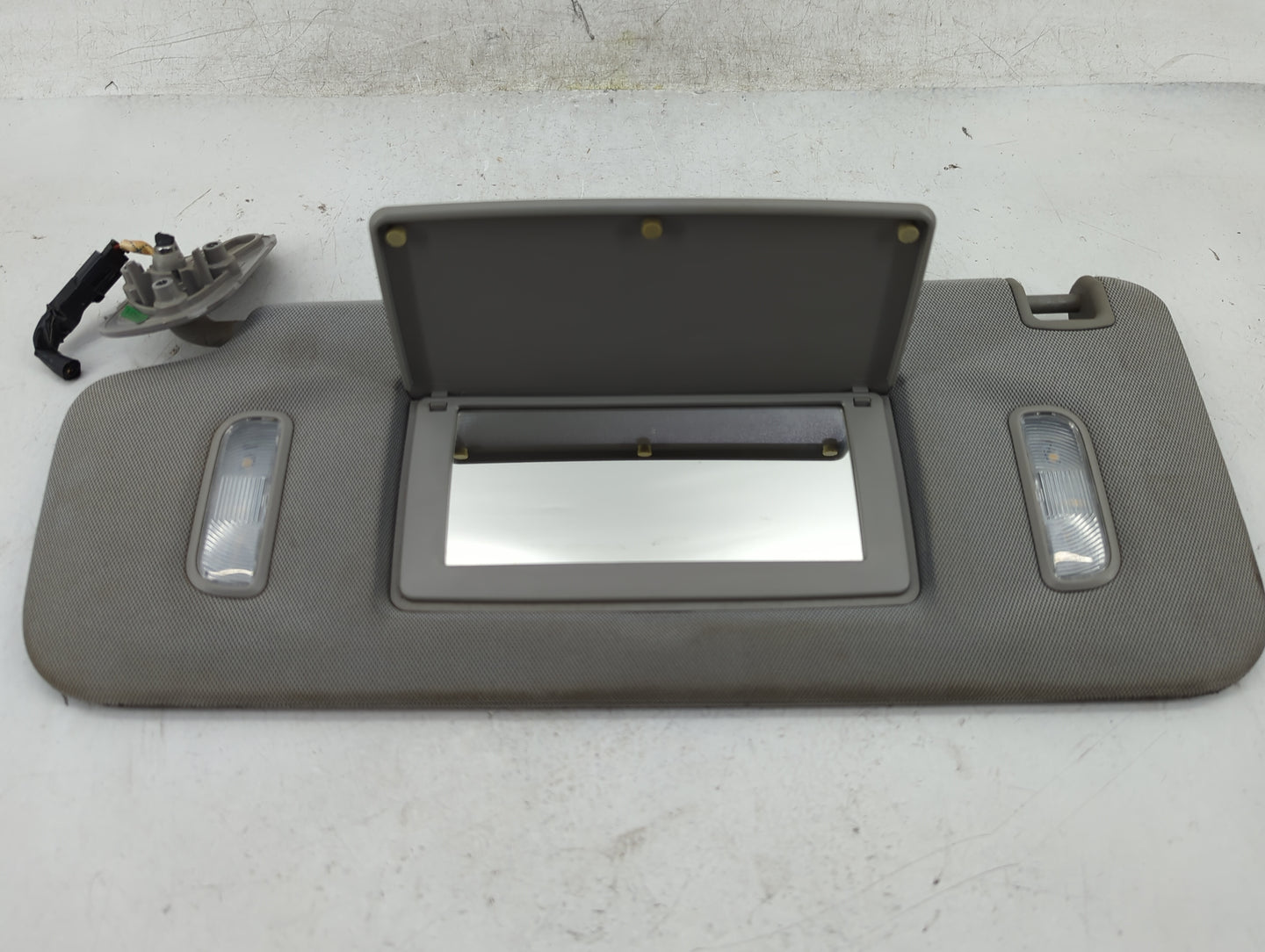 2014-2019 Chevrolet Silverado 1500 Sun Visor Shade Replacement Driver Left Mirror Fits Fits 2014 2015 2016 2017 2018 2019 OE