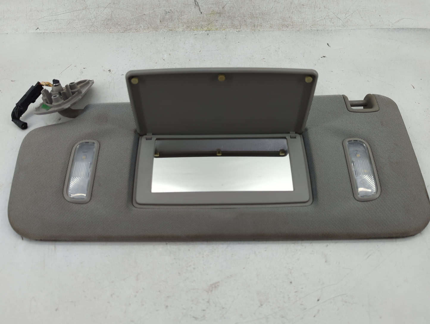 2014-2019 Chevrolet Silverado 1500 Sun Visor Shade Replacement Driver Left Mirror Fits Fits 2014 2015 2016 2017 2018 2019 OE