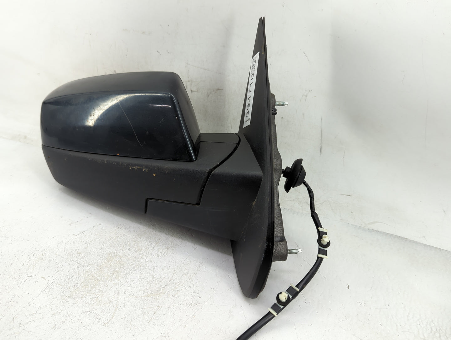 2014-2019 Chevrolet Silverado 1500 Passenger Side View Mirror - Right Door Mirror OEM Used - Oemusedautoparts1.com