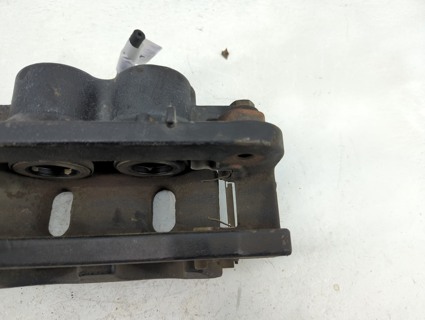 2007-2019 Chevrolet Silverado 1500 Front Passenger Right Brake Caliper - Oemusedautoparts1.com