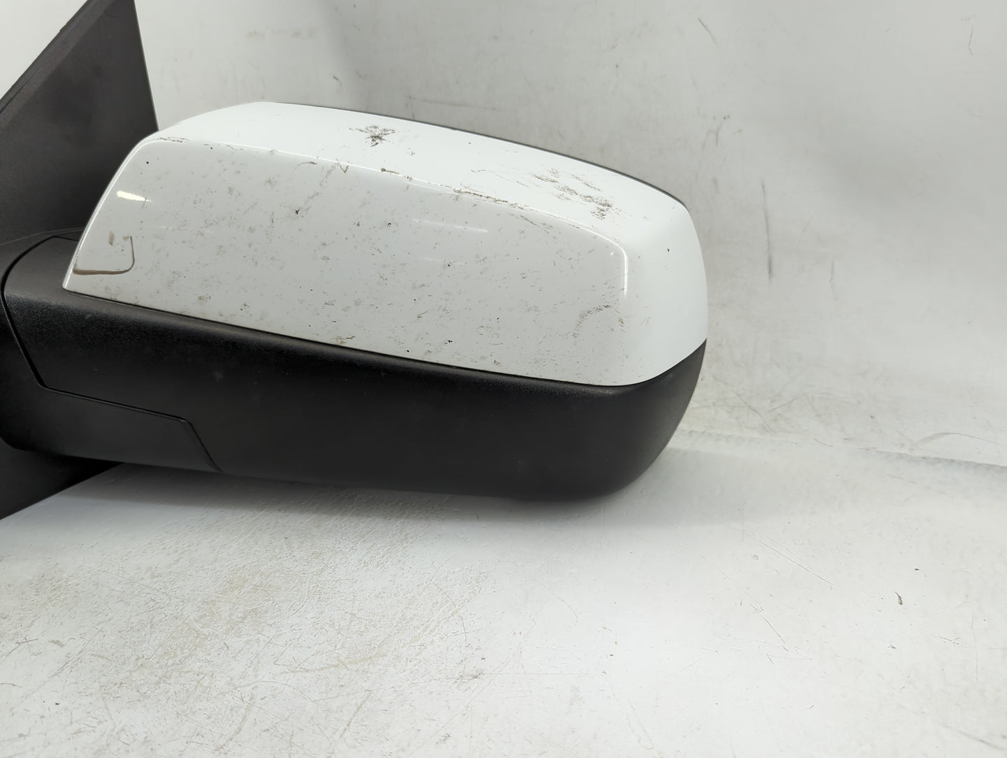 2014-2019 Chevrolet Silverado 1500 Driver Side View Mirror - Left Door Mirror OEM Used - Oemusedautoparts1.com