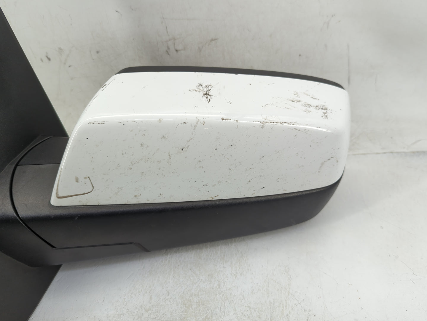 2014-2019 Chevrolet Silverado 1500 Driver Side View Mirror - Left Door Mirror OEM Used - Oemusedautoparts1.com