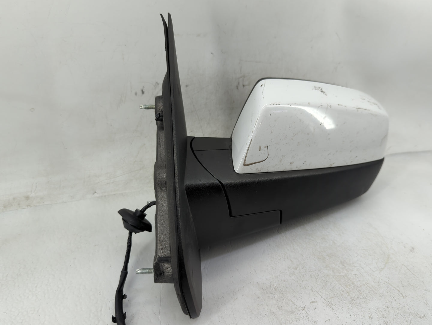 2014-2019 Chevrolet Silverado 1500 Driver Side View Mirror - Left Door Mirror OEM Used - Oemusedautoparts1.com