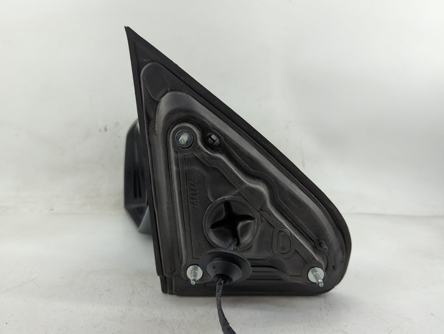 2014-2019 Chevrolet Silverado 1500 Driver Side View Mirror - Left Door Mirror OEM Used - Oemusedautoparts1.com