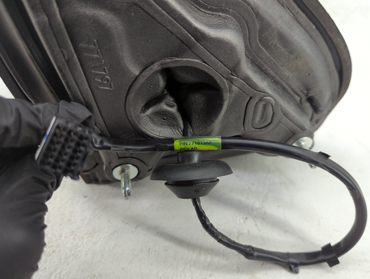 2014-2019 Chevrolet Silverado 1500 Driver Side View Mirror - Left Door Mirror OEM Used - Oemusedautoparts1.com