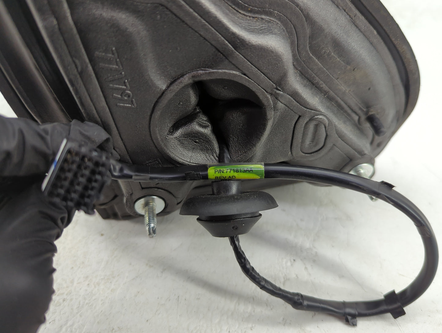 2014-2019 Chevrolet Silverado 1500 Driver Side View Mirror - Left Door Mirror OEM Used - Oemusedautoparts1.com
