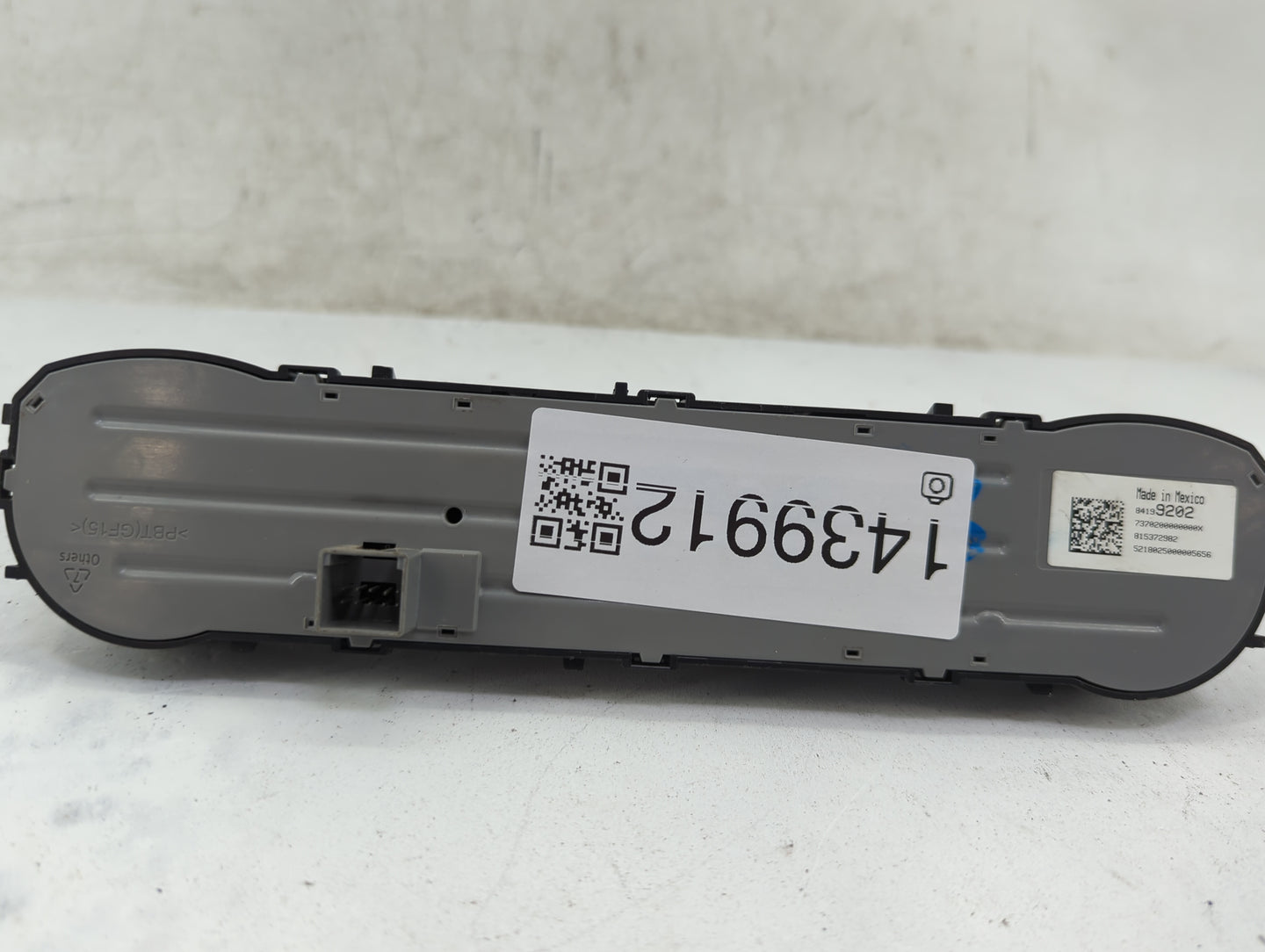 2018 Chevrolet Silverado 1500 Climate Control Module Temperature AC/Heater Replacement P/N:84199202 Fits OEM Used Auto Parts